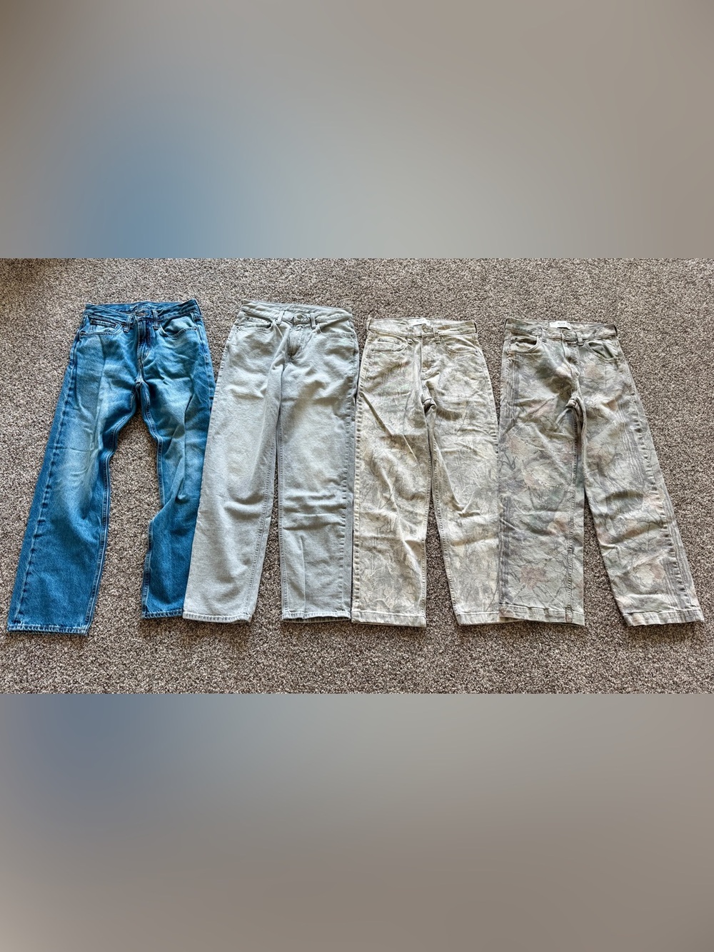 4 Pairs Jeans 29 x 32 Loose and Baggy Fit  Hollister and Old Navy Pants